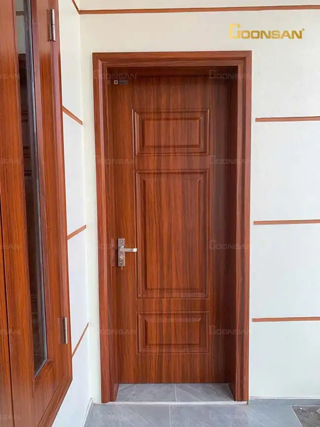 Dễ dàng thi công, lắp đặt cửa thép vân gỗ