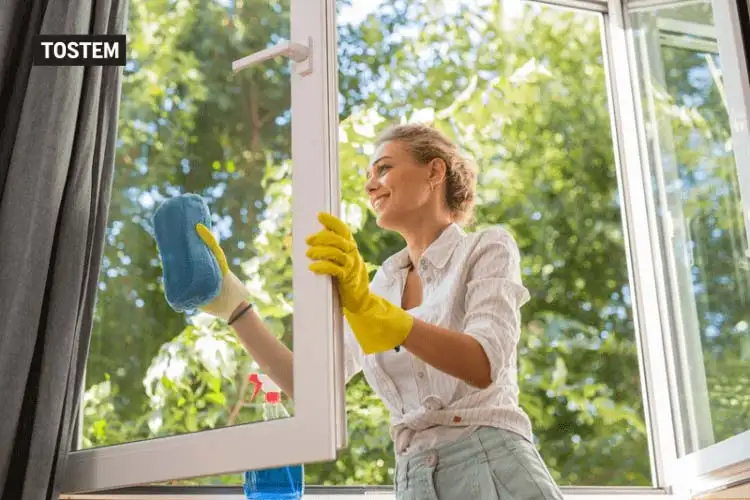 Vệ sinh định kỳ chính là mẹo giữ cửa nhôm vân gỗ luôn mới hiệu quả