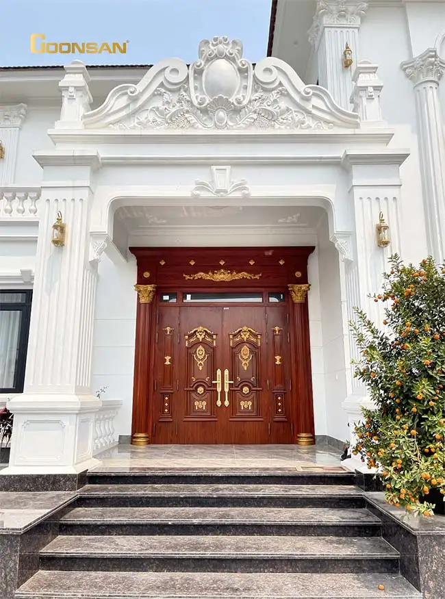 Cửa chính đẹp làm từ cửa thép vân gỗ thương hiệu Goonsan