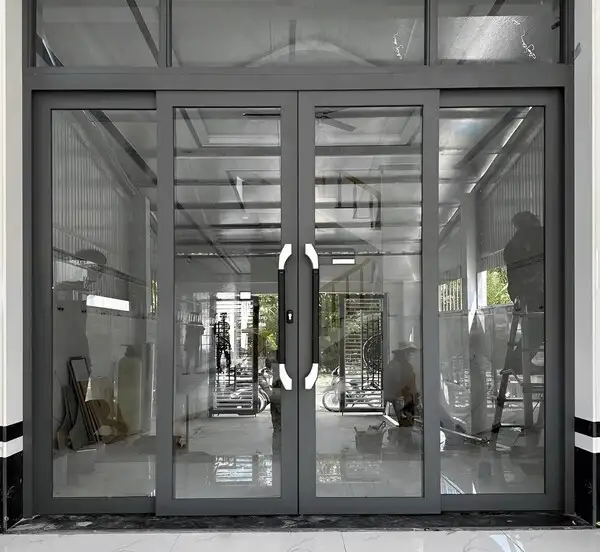 Cửa kính lùa 4 cánh tối giản, tiết kiệm không gian đóng - mở