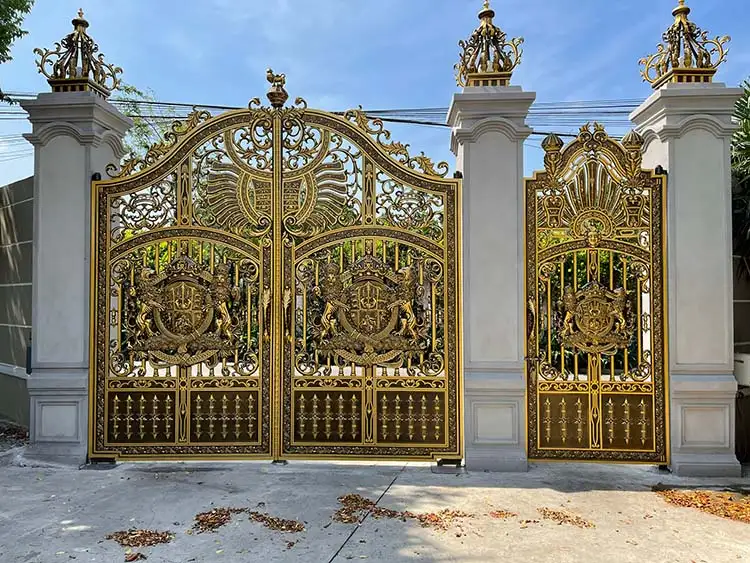 Thiết kế cửa nhôm đúc đẹp theo phong cách cổ điển