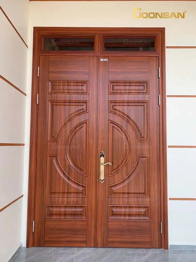 Thiết kế cửa thép vân gỗ tại Phú Thọ với 2 cánh đối xứng dễ dàng ứng dụng
